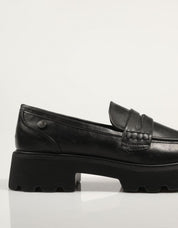 ZAPATOS SPORT XTI 142980 en color Negro