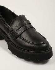 ZAPATOS SPORT XTI 142980 en color Negro