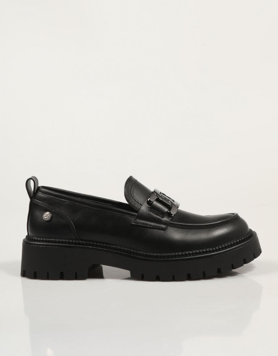 ZAPATOS SPORT XTI 143291 en color Negro