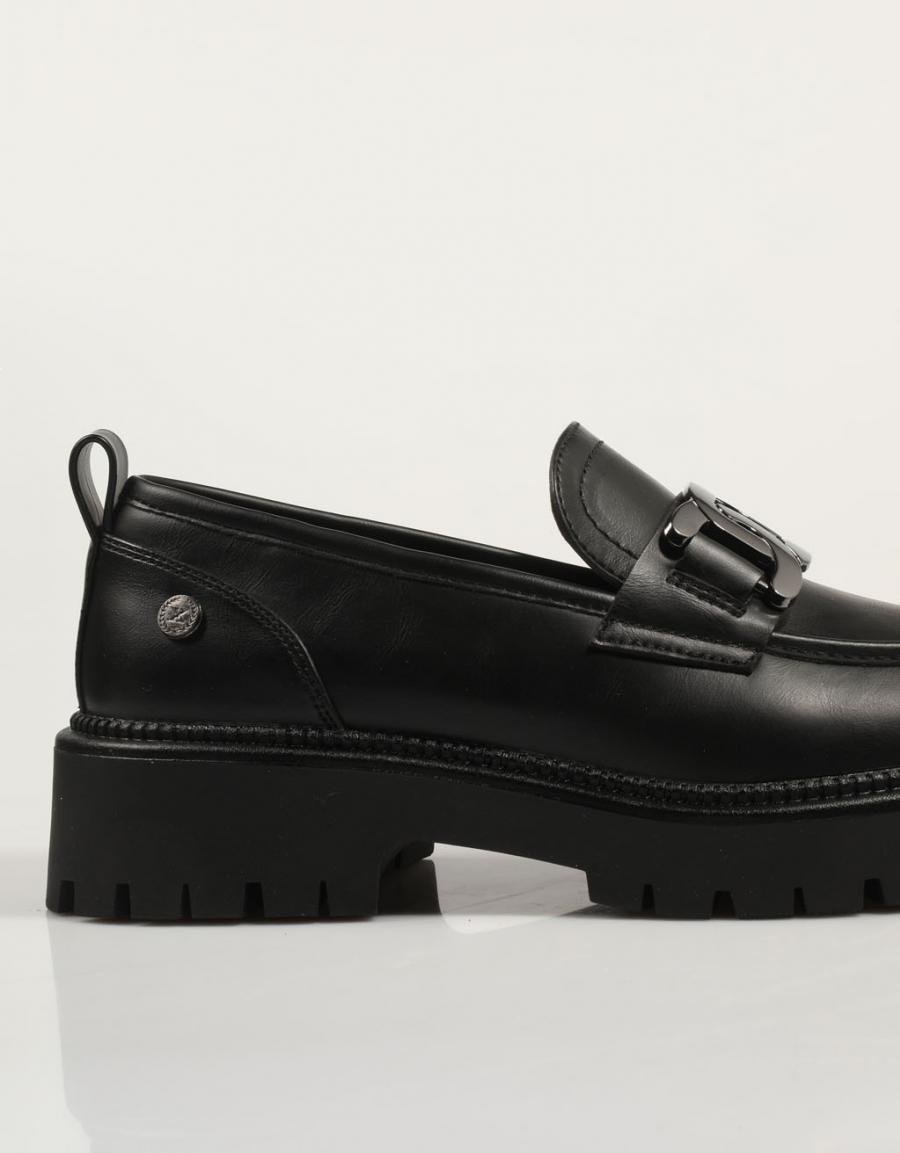 ZAPATOS SPORT XTI 143291 en color Negro