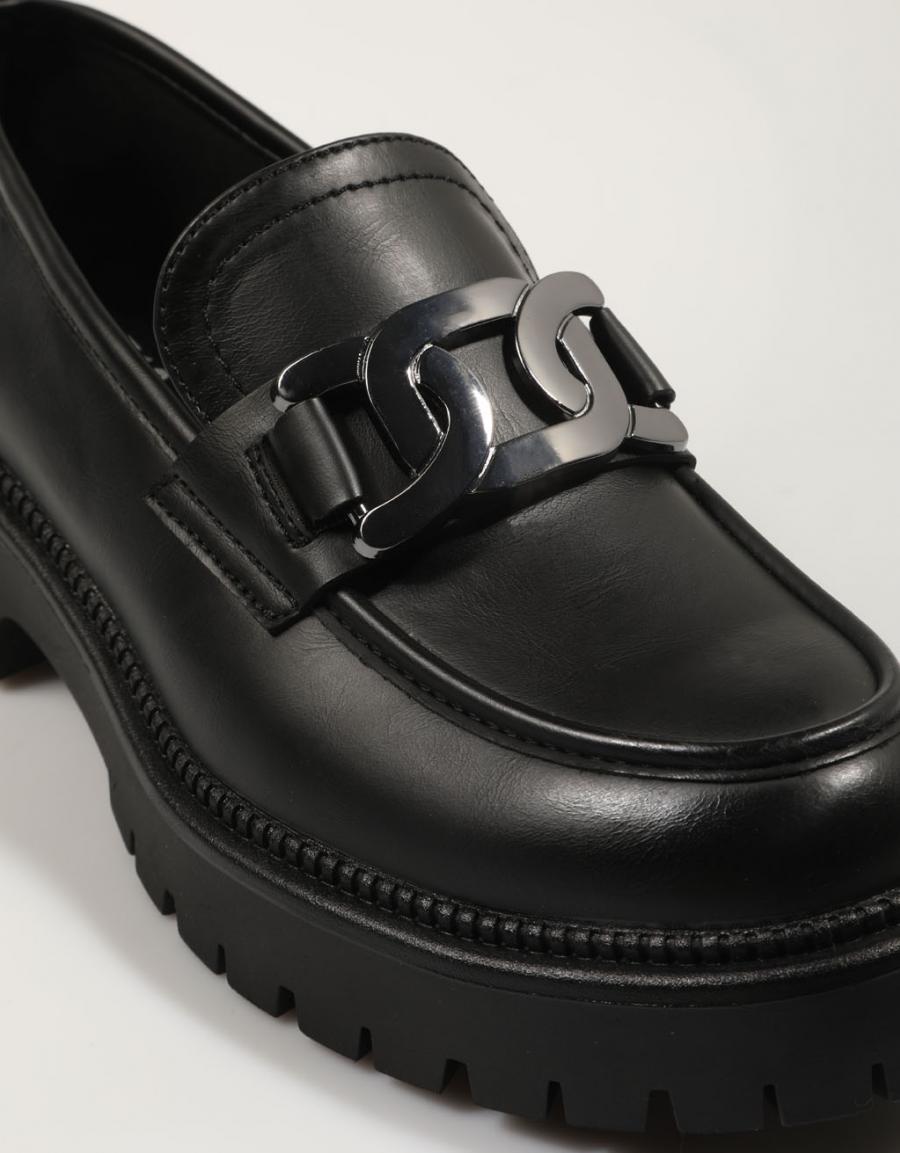 ZAPATOS SPORT XTI 143291 en color Negro