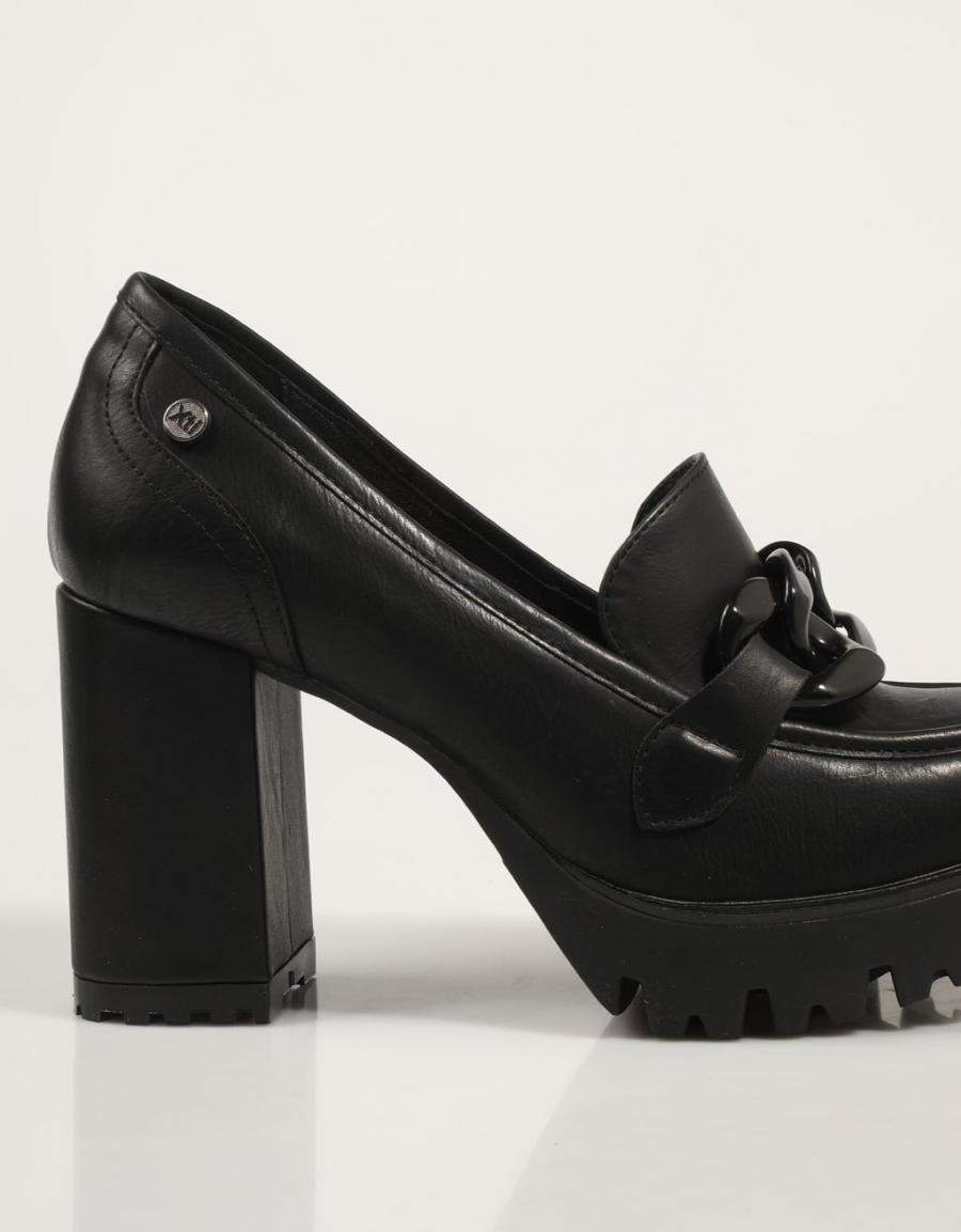 Sapatos de vestido XTI 140584 em preto