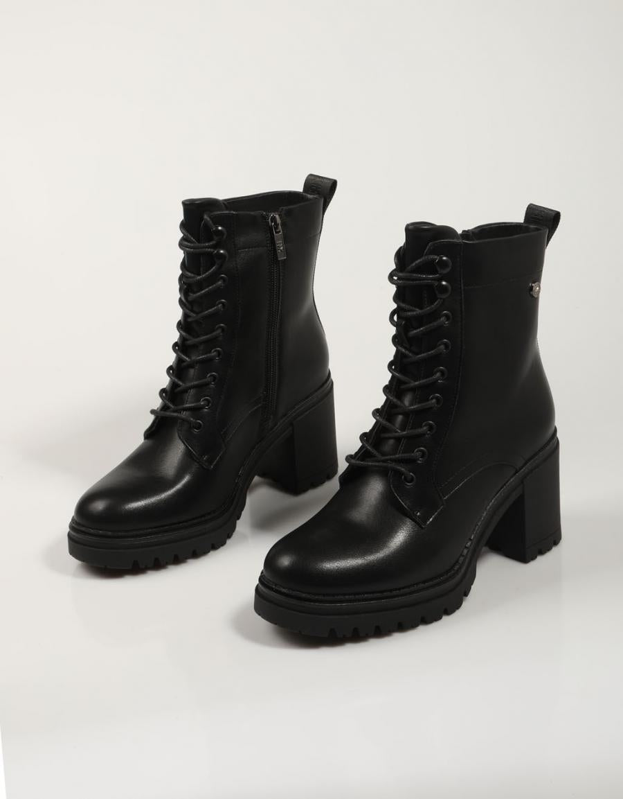 Xti Boots 143284 em preto