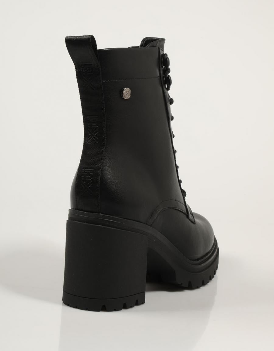 Xti Boots 143284 em preto