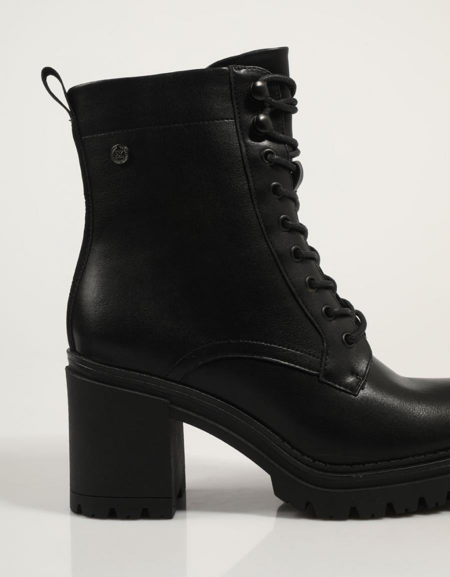 Xti Boots 143284 em preto