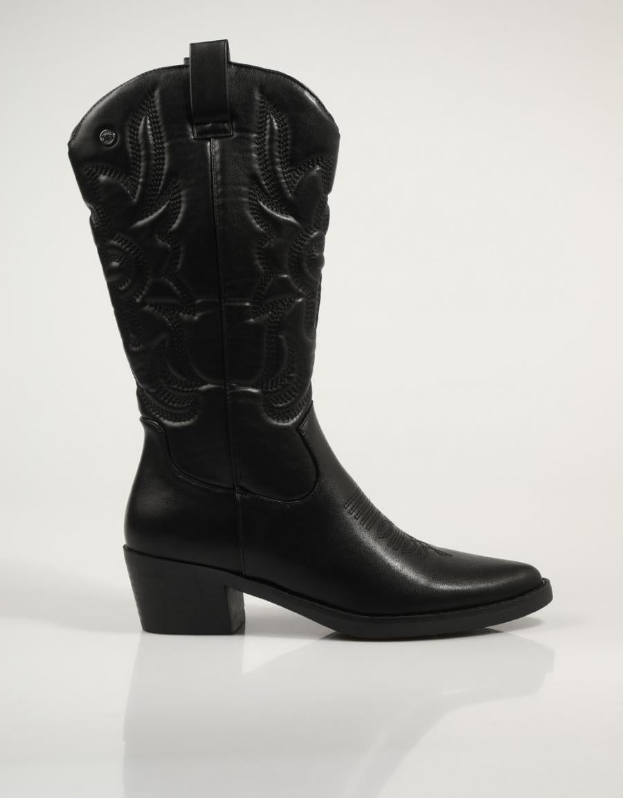 Boots XTI 143119 na cor preta