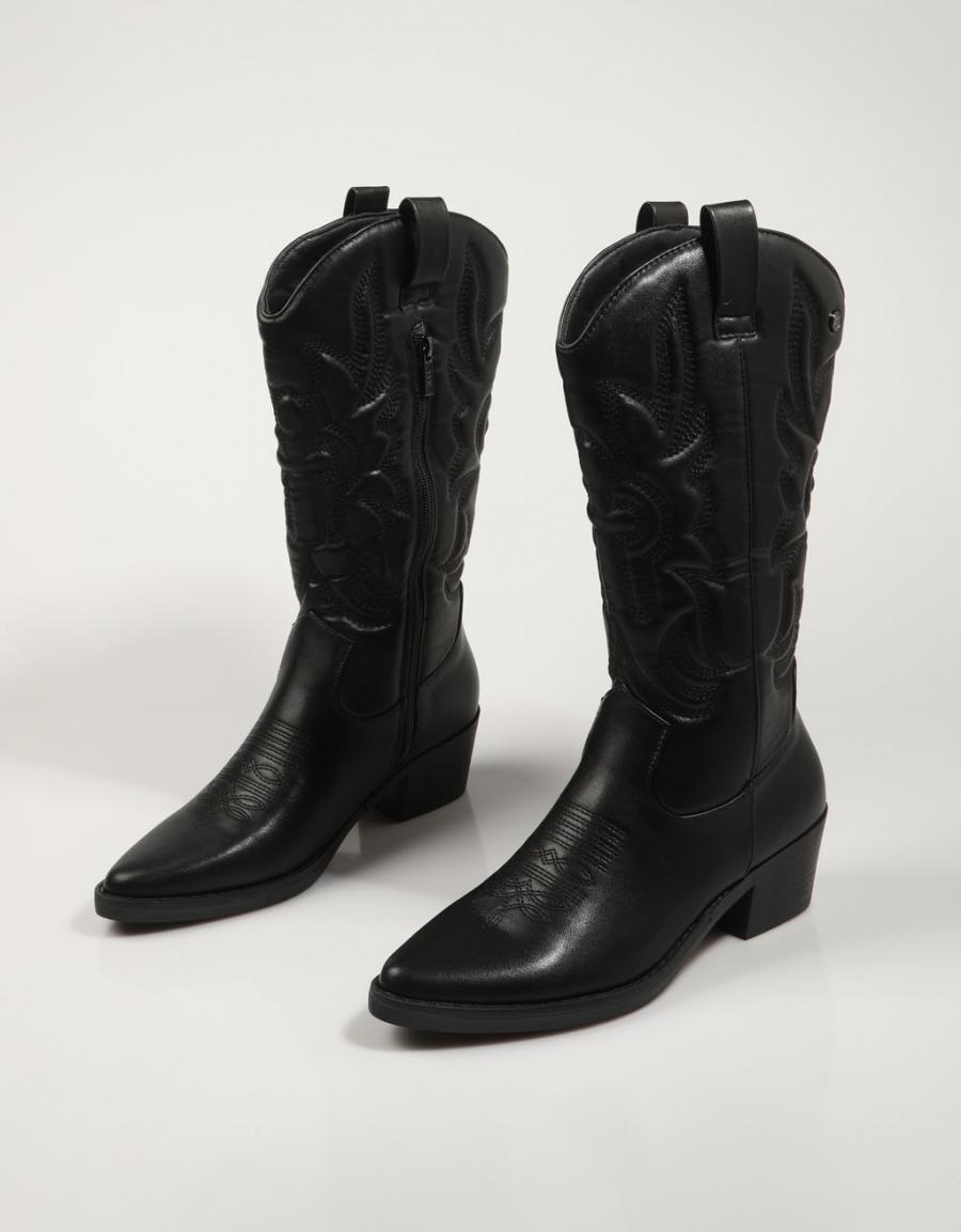 Boots XTI 143119 na cor preta