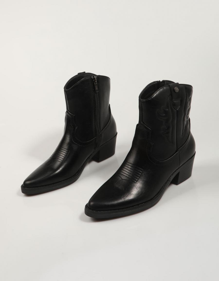 Xti Boots 143118 em preto