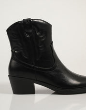 Xti Boots 143118 em preto