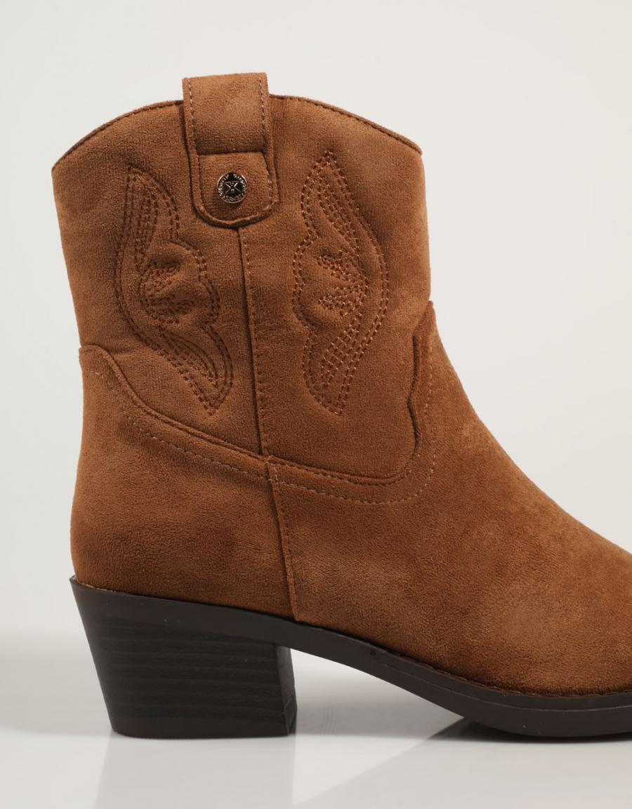 XTI boots 143533 in leather color