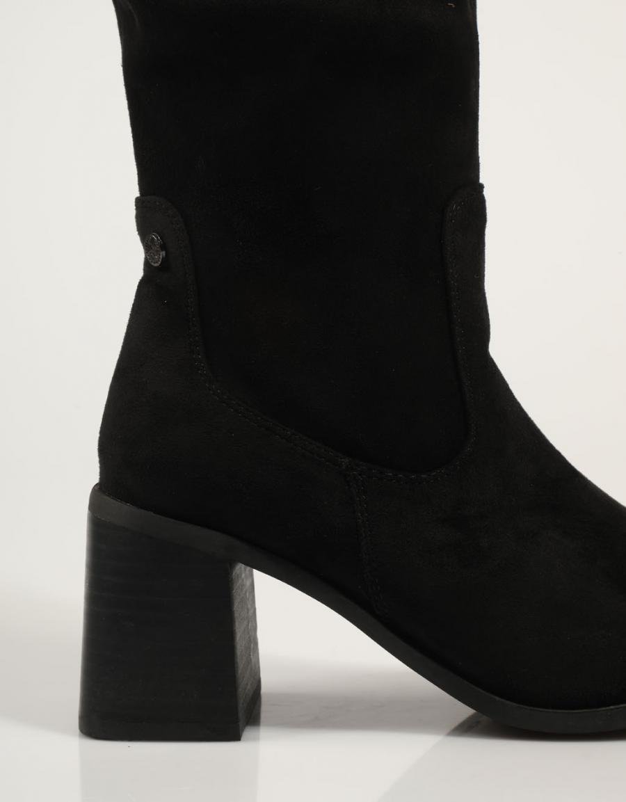 Boots XTI 143424 in black color