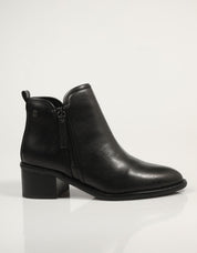 XTI boots 143478 in black