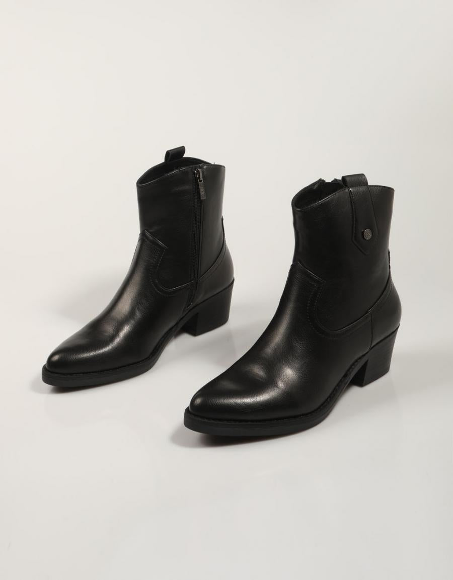 Xti Boots 143477 em preto