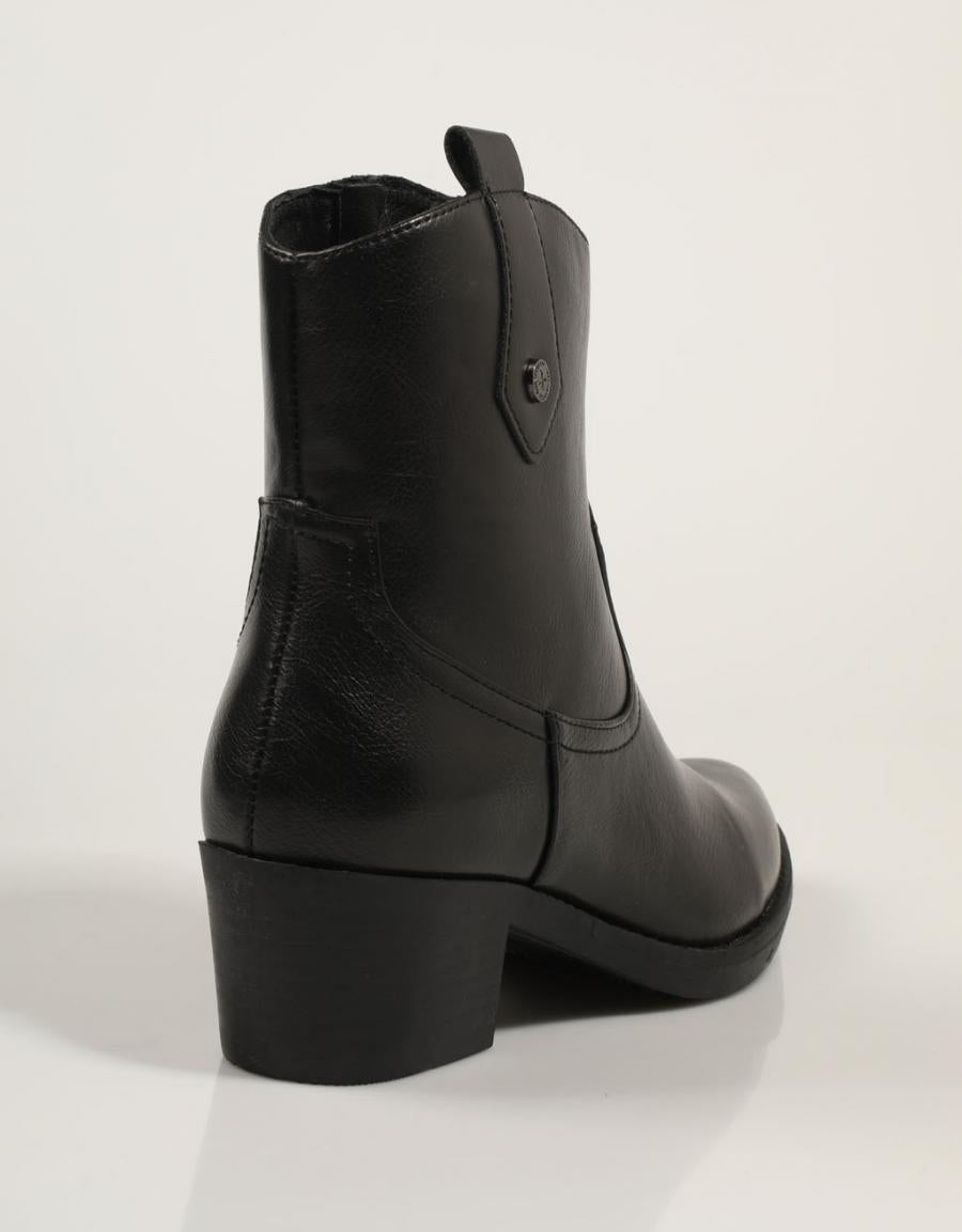 Xti Boots 143477 em preto