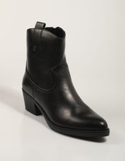 Xti Boots 143477 em preto