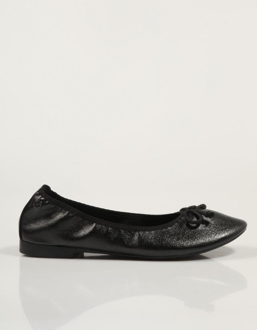 ZAPATOS SPORT XTI 143032 en color Negro