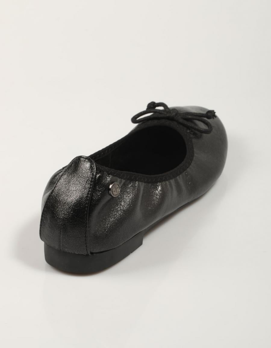 ZAPATOS SPORT XTI 143032 en color Negro