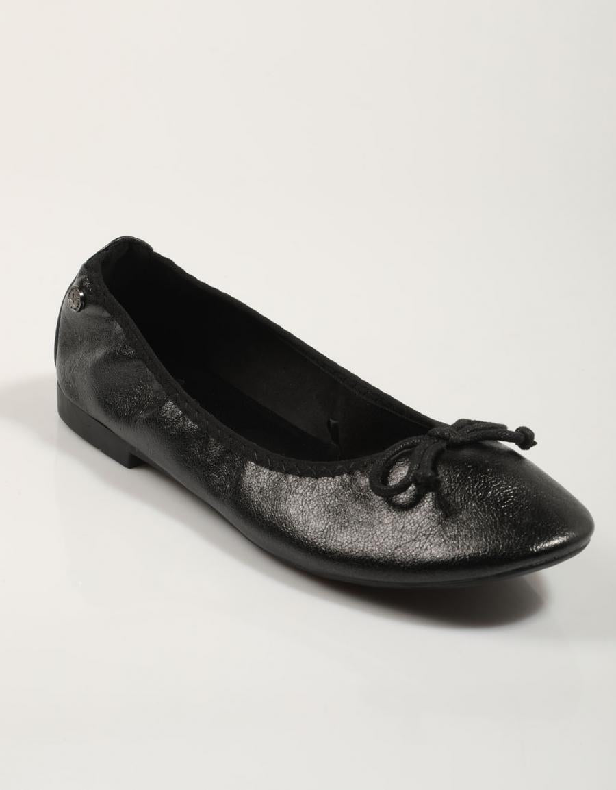 ZAPATOS SPORT XTI 143032 en color Negro