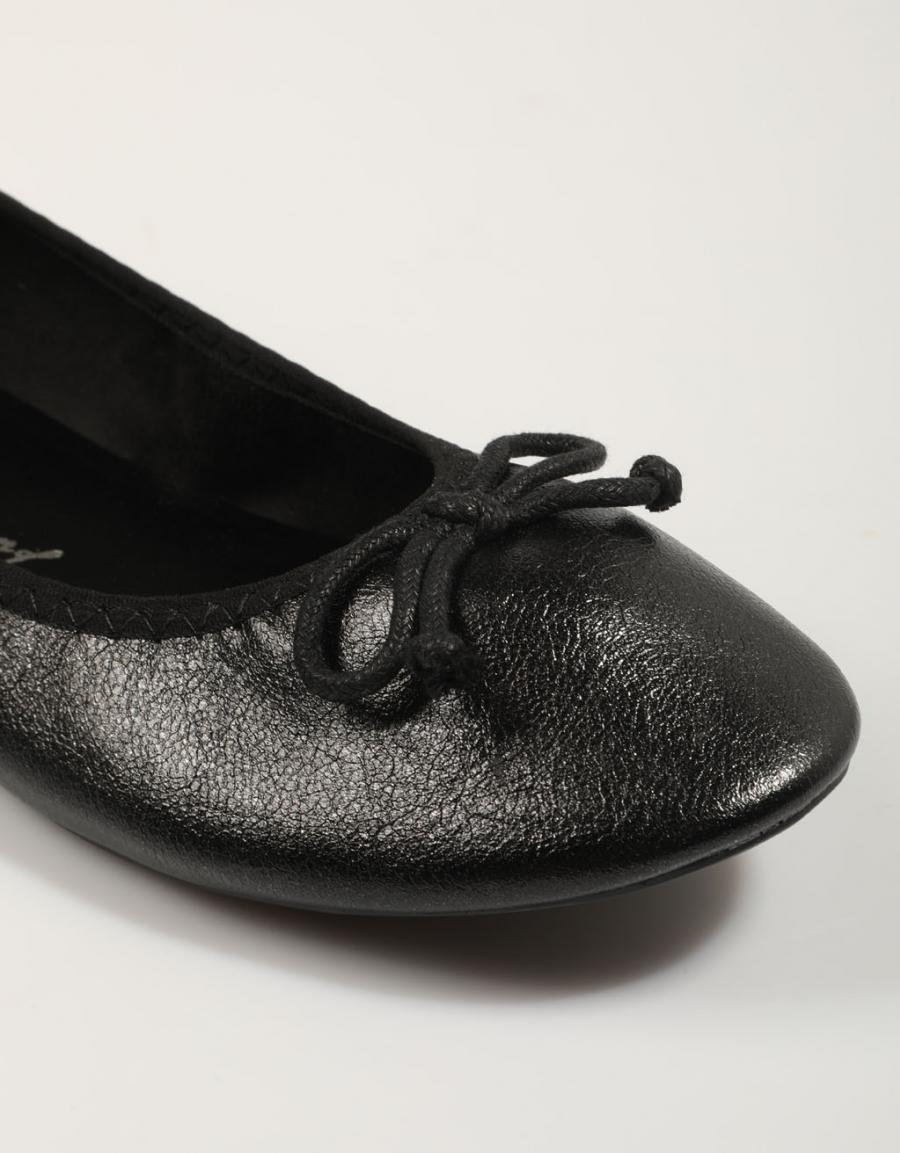 ZAPATOS SPORT XTI 143032 en color Negro