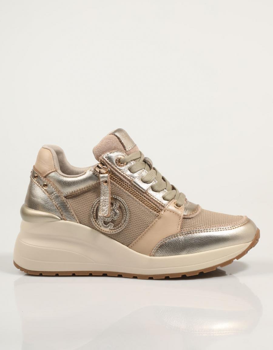 ZAPATILLAS CARMELA 161844 en color Oro