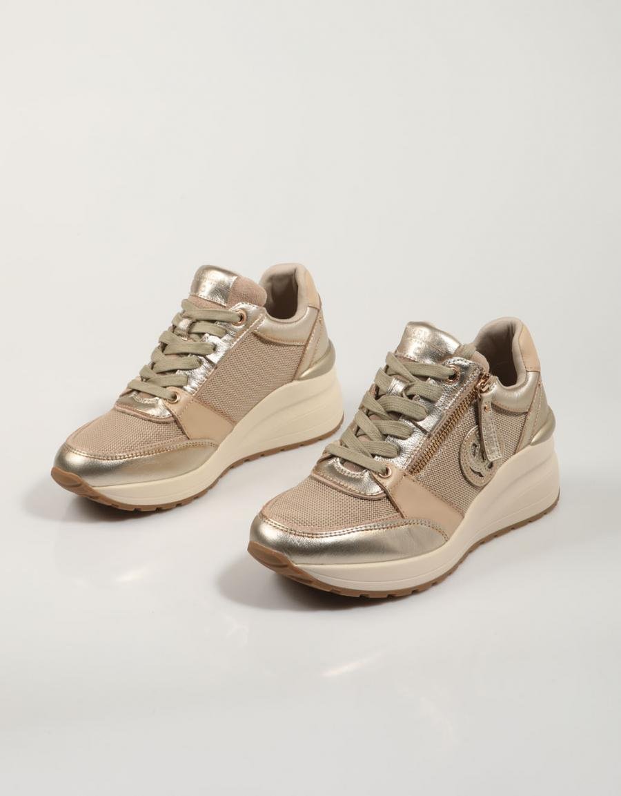 ZAPATILLAS CARMELA 161844 en color Oro