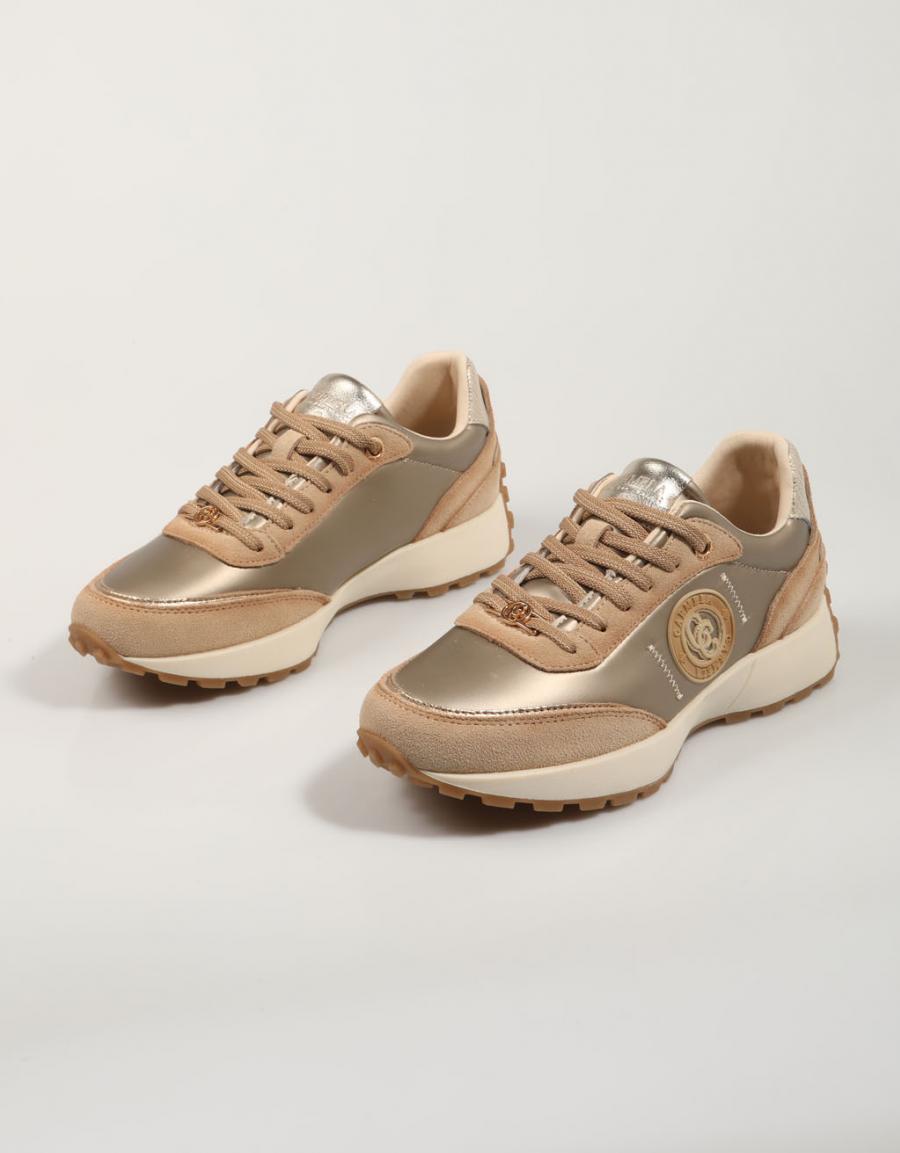 ZAPATILLAS CARMELA 161997 en color Beige