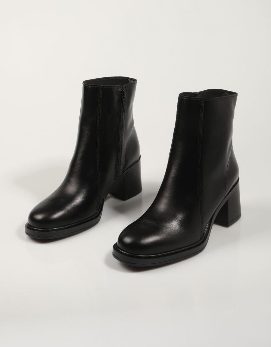 Booties REBECCA HOPE 5888 in black color
