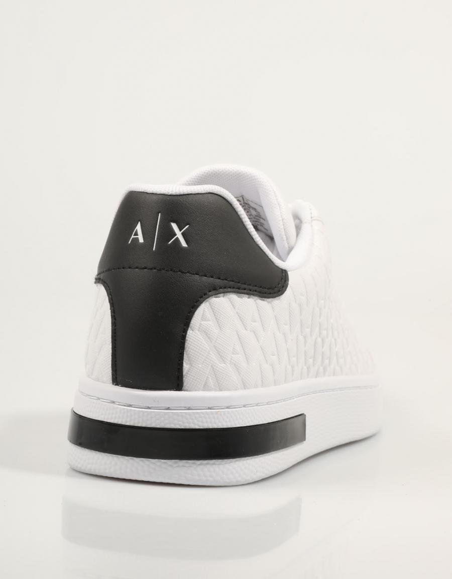 Sapatos Armani Exchange XM000140 em branco