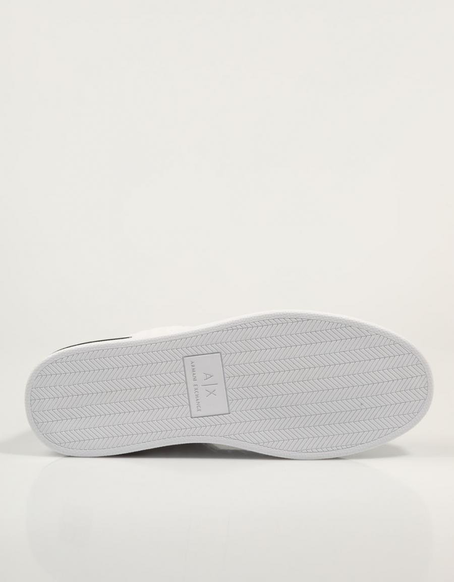 Sapatos Armani Exchange XM000140 em branco