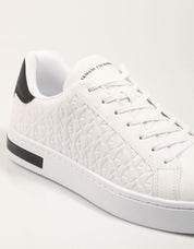 Sapatos Armani Exchange XM000140 em branco