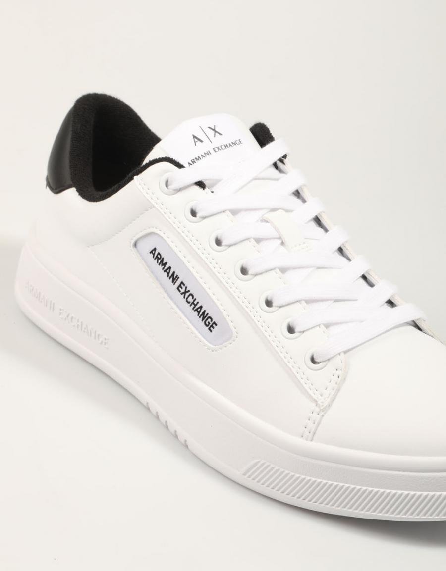Sapatos Armani Exchange Xux203 em branco