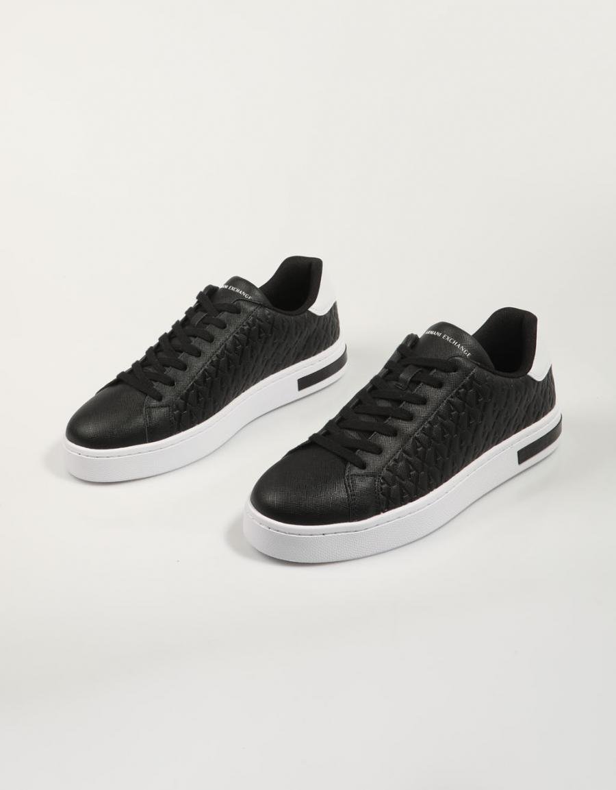 ZAPATILLAS ARMANI EXCHANGE XM00014 en color Negro