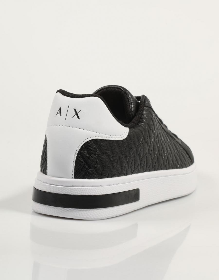Sapatos Armani Exchange XM00014 em preto
