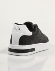 Sapatos Armani Exchange XM00014 em preto