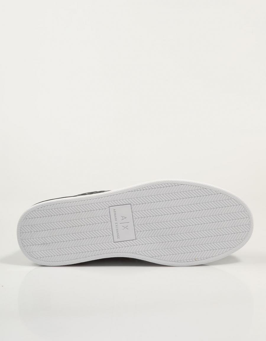Sapatos Armani Exchange XM00014 em preto
