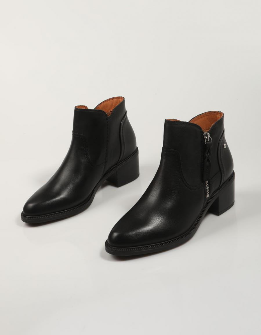 BOTINES PIKOLINOS BACAROT W2D 8674 en color Negro