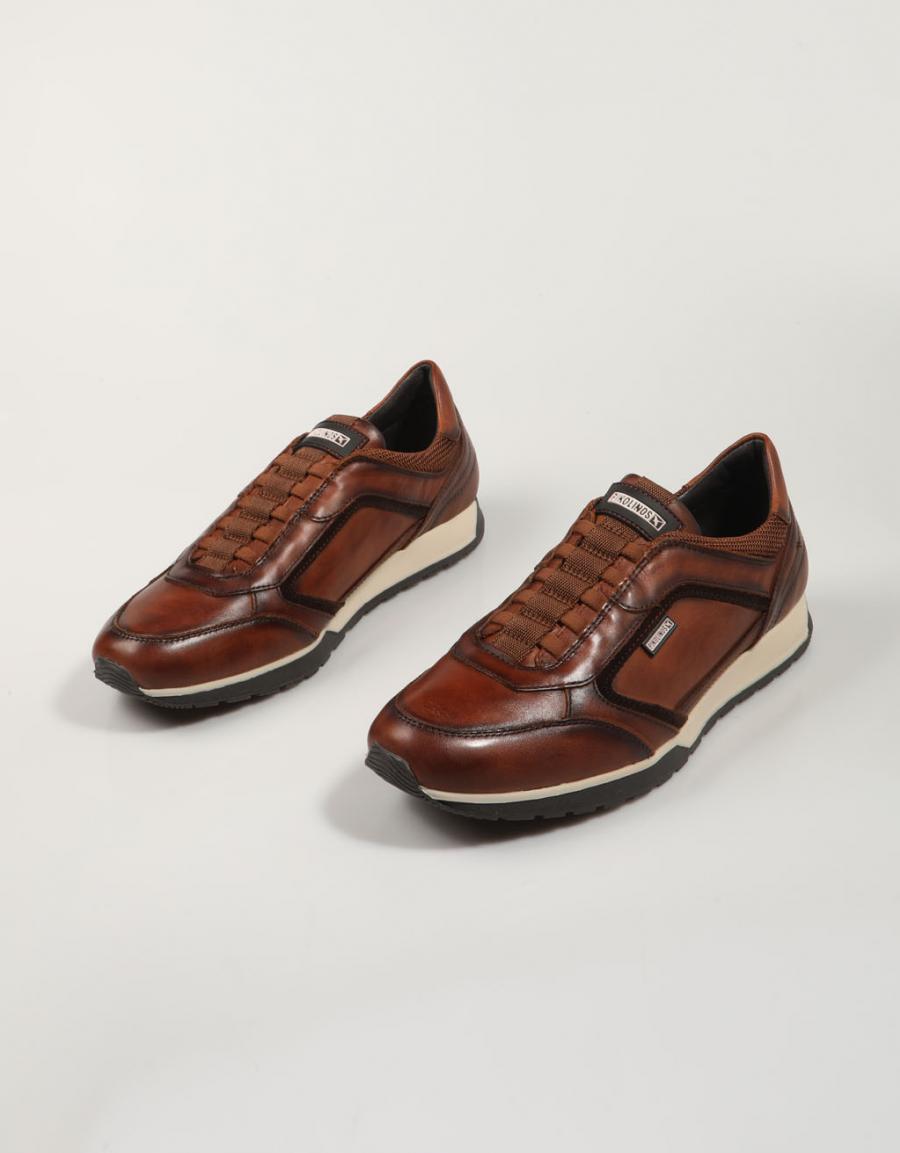 ZAPATILLAS PIKOLINOS CAMBIL M5N 6247 C1 en color Cuero