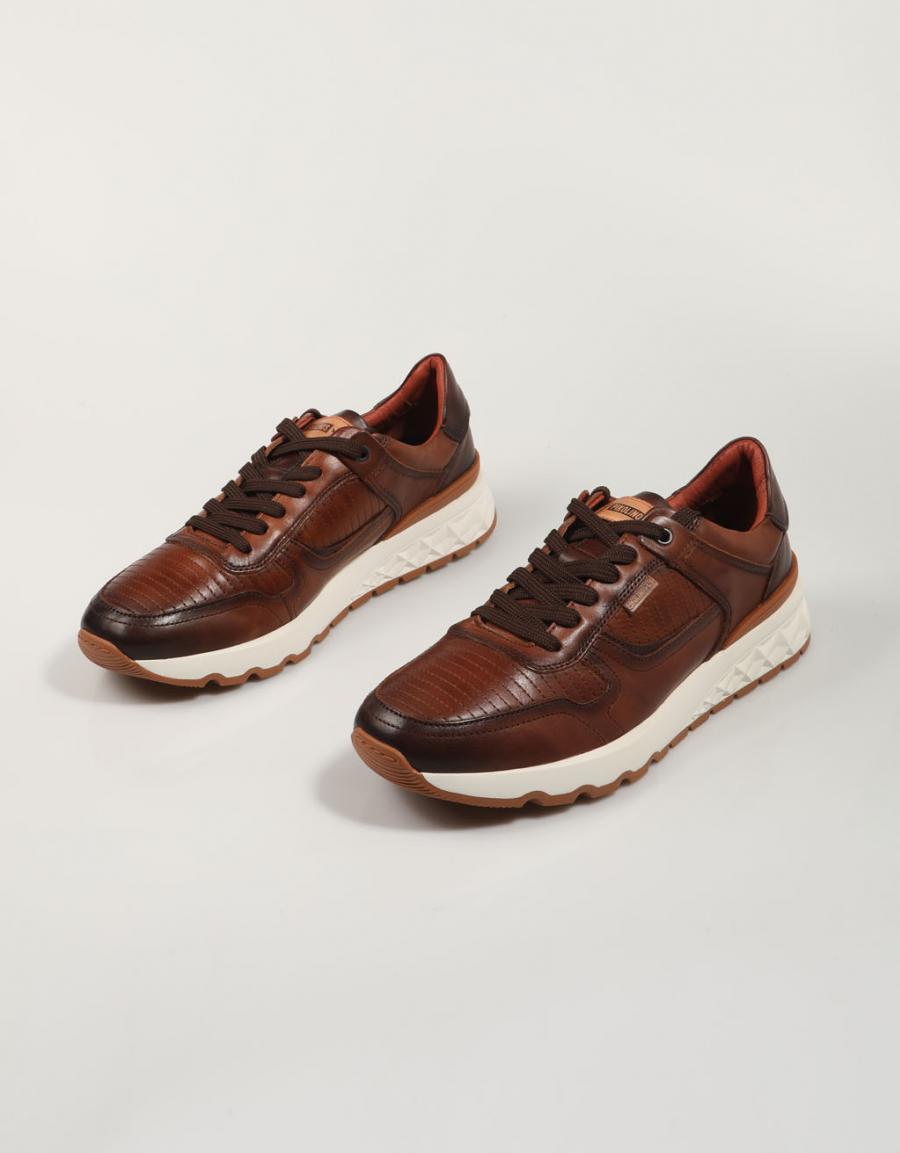 ZAPATILLAS PIKOLINOS ARANDA M8R 6239 C1 en color Cuero