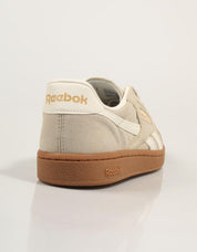 ZAPATILLAS REEBOK CLUB C GROUNDS UK en color Beige