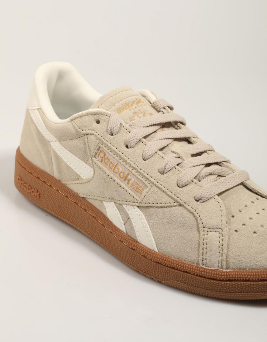 ZAPATILLAS REEBOK CLUB C GROUNDS UK en color Beige