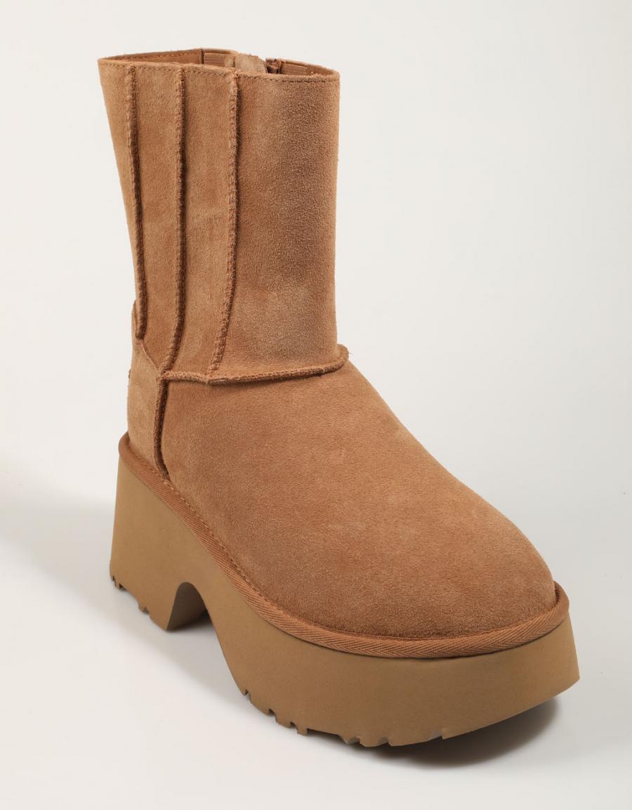 BOTAS UGG CLASSIC TWIN NEW HEIGHTS en color Cuero