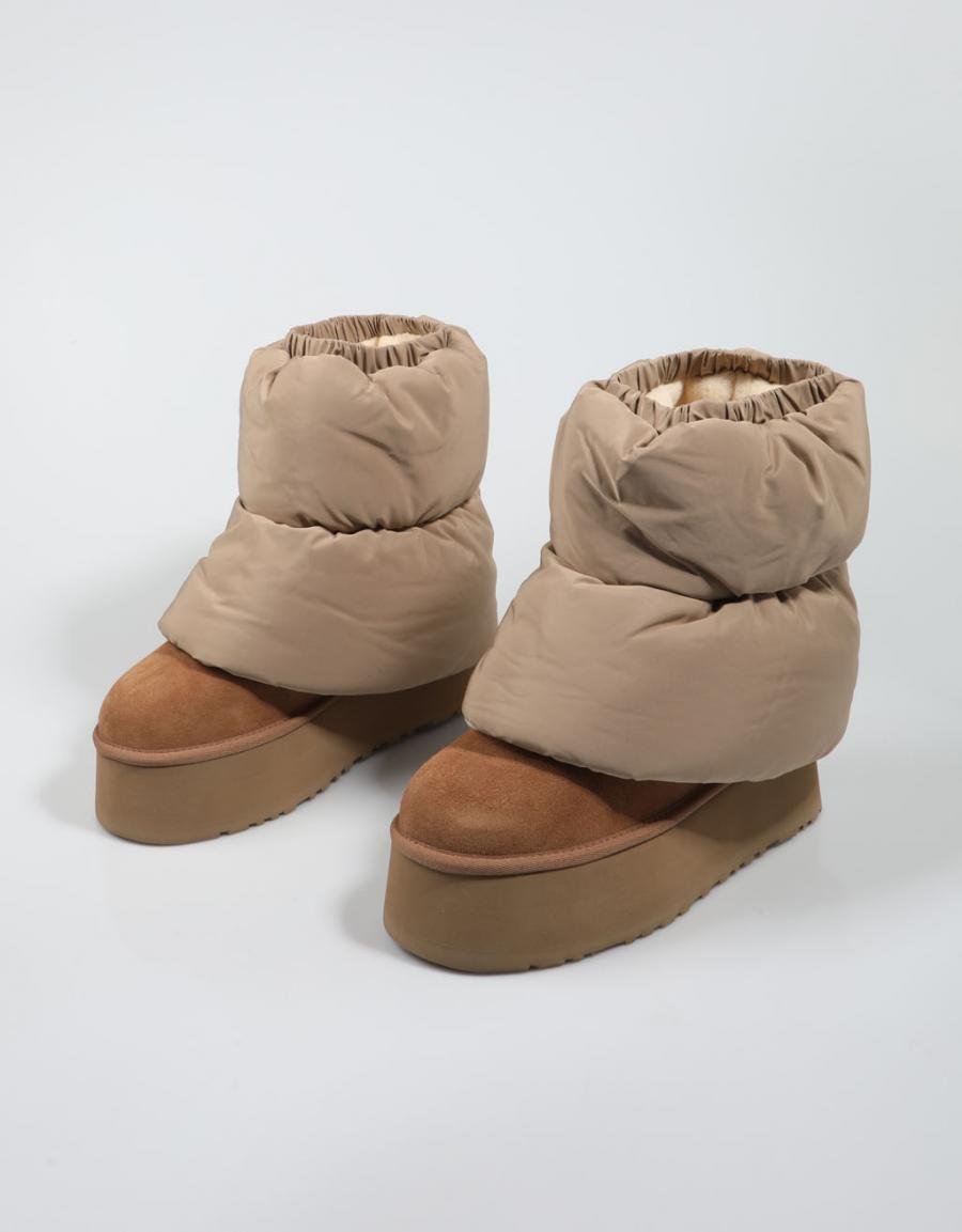 BOTINES UGG CLASSIC MINI DIPPER PUFFER en color Cuero