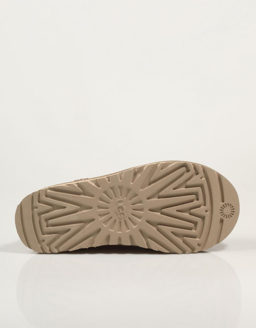 ZUECOS UGG TASMAN en color Kaki