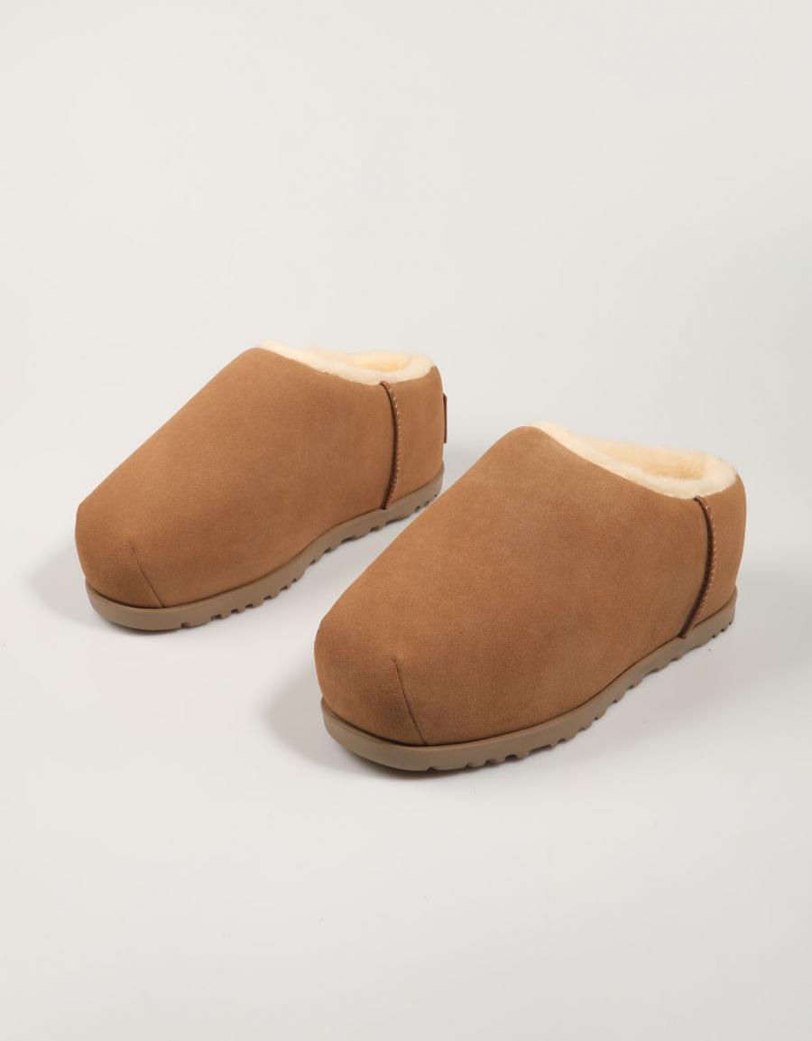 ZUECOS UGG PUMPED SLIDE en color Cuero