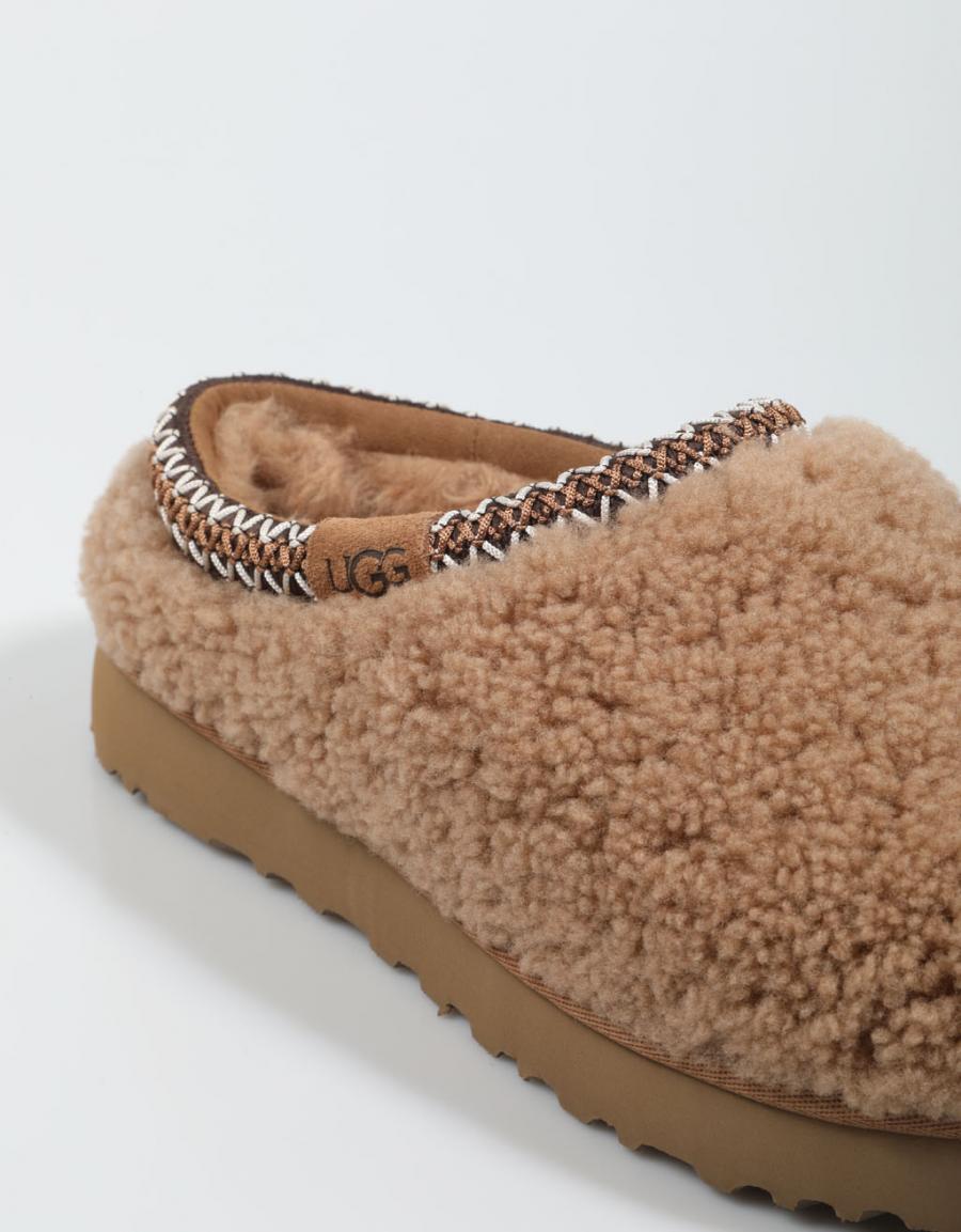 ZUECOS UGG TASMAN MAXI CURLY en color Cuero