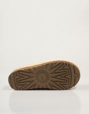 ZUECOS UGG TASMAN MAXI CURLY en color Hielo