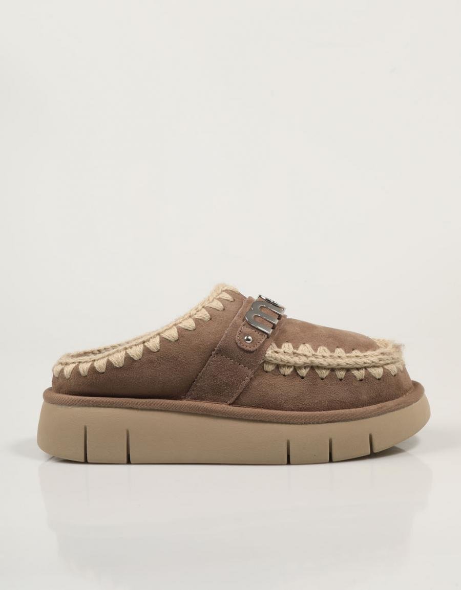 Zuecos mou bounce copto metal logotipo 531001a en cor taupe