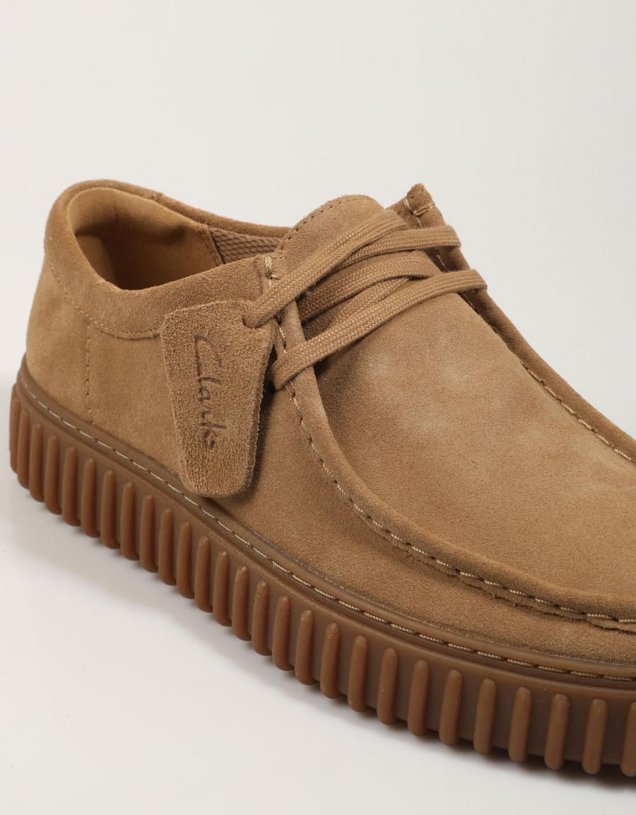ZAPATOS SPORT CLARKS TORHILL LO en color Taupe