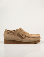 ZAPATOS SPORT CLARKS WALLABEE EVO en color Taupe