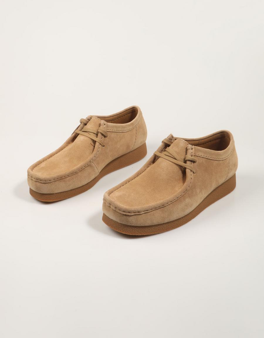 ZAPATOS SPORT CLARKS WALLABEE EVO en color Taupe